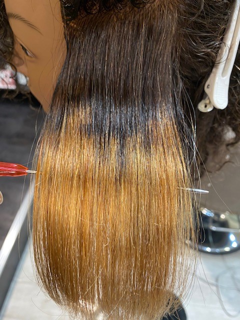 ビビリ毛に縮毛矯正をあてて艶髪