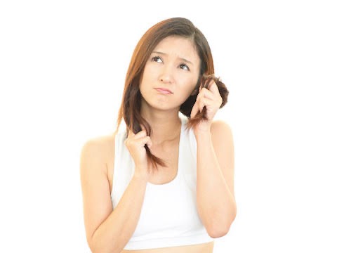 髪質改善トリートメントに悩む女性