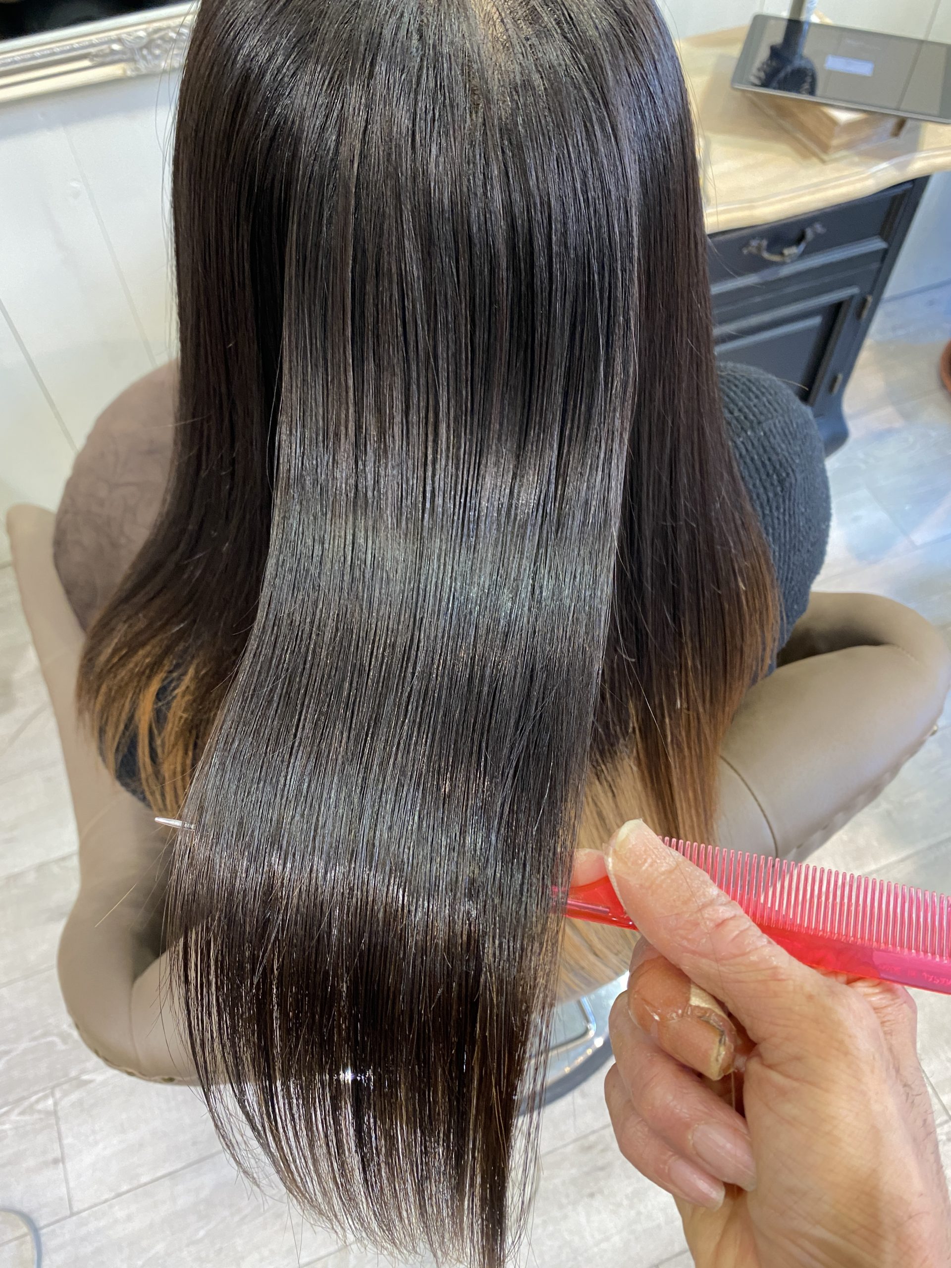 髪質改善トリートメントで艶と手触りを整えるブリーチ毛