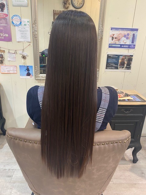 ララを使った縮毛矯正で自然な艶と手触りを実現