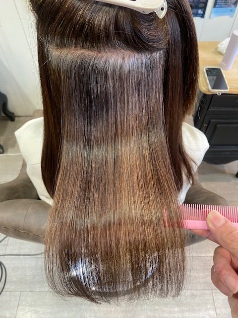 チリつきやうねりを抑え、自然な丸みと艶を出した髪質改善の実例。