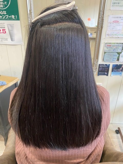 複合還元の縮毛矯正でくせ毛を自然なストレートに仕上げた施術後の写真｜大阪吹田 hair salon Alice
