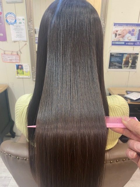 吹田の美容室Aliceで行うレブリン酸とグリオキシル酸を活かした縮毛矯正と髪質改善施術の解説